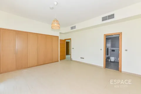 Villa in Legacy Nova Villas, Jumeirah Park, Dubai 4 bedrooms, 455 sq.m. № 62139 - photo 11