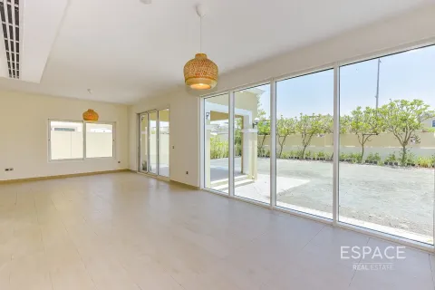 Villa in Legacy Nova Villas, Jumeirah Park, Dubai 4 bedrooms, 455 sq.m. № 62139 - photo 1