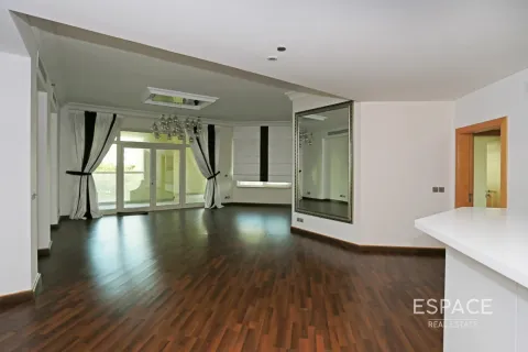 Apartment in Palm Jumeirah, Dubai 3 bedrooms, 204 sq.m. № 62128 - photo 2
