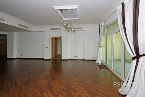 Apartment in Palm Jumeirah, Dubai 3 bedrooms, 204 sq.m. № 62128 - photo 3