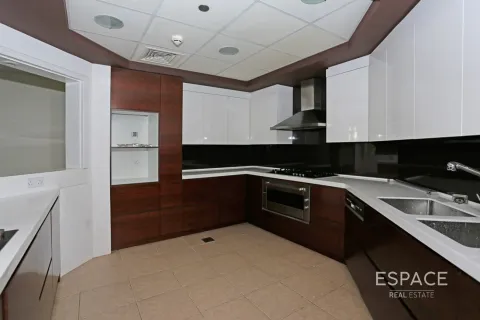 Apartment in Palm Jumeirah, Dubai 3 bedrooms, 204 sq.m. № 62128 - photo 5