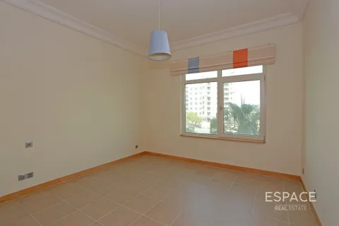 Apartment in Palm Jumeirah, Dubai 3 bedrooms, 204 sq.m. № 62128 - photo 8