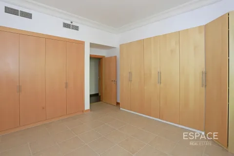 Apartment in Palm Jumeirah, Dubai 3 bedrooms, 204 sq.m. № 62128 - photo 11