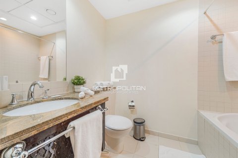 Apartment in The Residences, Downtown Dubai (Downtown Burj Dubai), Dubai 3 bedrooms, 193 sq.m. № 72960 - photo 17