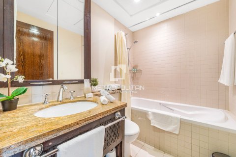 Apartment in The Residences, Downtown Dubai (Downtown Burj Dubai), Dubai 3 bedrooms, 193 sq.m. № 72960 - photo 20