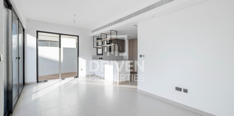 Villa en Tilal Al Ghaf, Dubai, 4 dormitorios, 220.37 m², № 136851