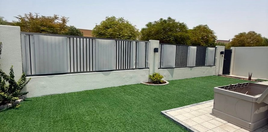 Townhouse in Dubai 4 bedrooms, 247.1 sq.m. № 133134