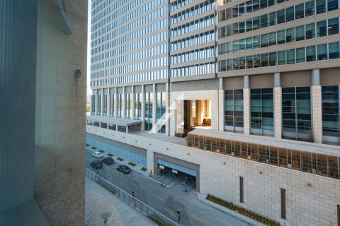 Снять в аренду квартиру в DIFC, Дубай: 2 спальни, 154м², № 83197 - фото 2