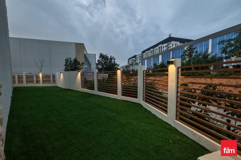 Townhouse in Dubai 2 bedrooms, 165.4 sq.m. № 93565