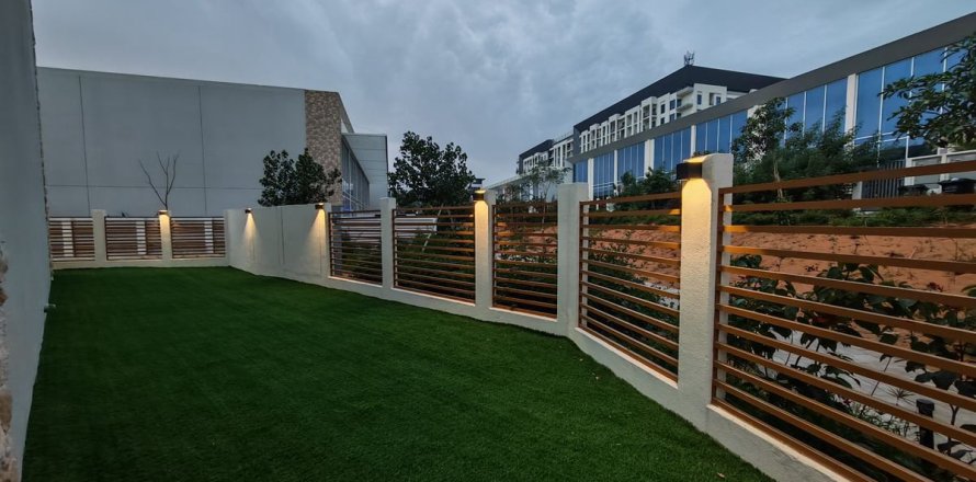 Townhouse in Dubai 2 bedrooms, 165.4 sq.m. № 93565