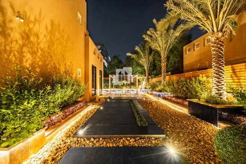 Купить виллу в North Village, Al Furjan, Дубай: 6 спален, 875м², № 73106 - фото 21