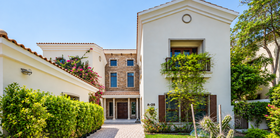 Villa in Jumeirah Golf Estates, Dubai 5 bedrooms, 508.18 sq.m. № 142097