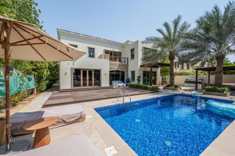 Villa in Jumeirah Golf Estates, Dubai 5 bedrooms, 508.18 sq.m. № 142097 - photo 23