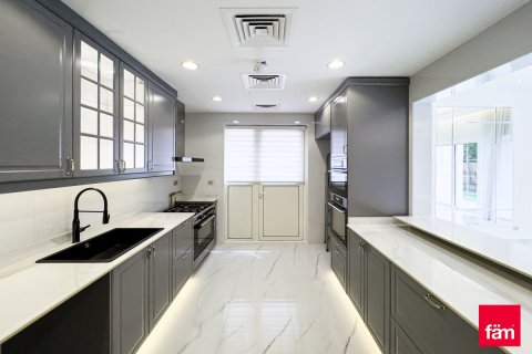 Villa in Dubai 4 bedrooms, 468.5 sq.m. № 133918 - photo 7