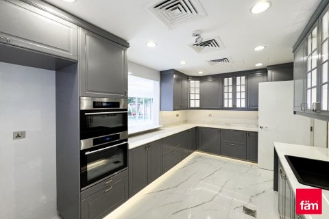 Villa in Dubai 4 bedrooms, 468.5 sq.m. № 133918 - photo 6