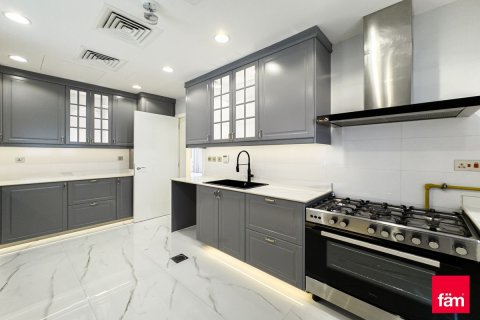 Villa in Dubai 4 bedrooms, 468.5 sq.m. № 133918 - photo 8