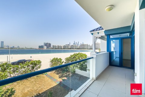 Villa in Palm Jumeirah, Dubai 5 bedrooms, 263.7 sq.m. № 83499 - photo 1