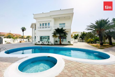 Villa in Al Barsha, Dubai 5 bedrooms, 1543.2 sq.m. № 50081 - photo 1