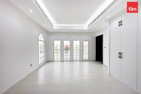 Villa in Al Barsha, Dubai 5 bedrooms, 1543.2 sq.m. № 50081 - photo 4