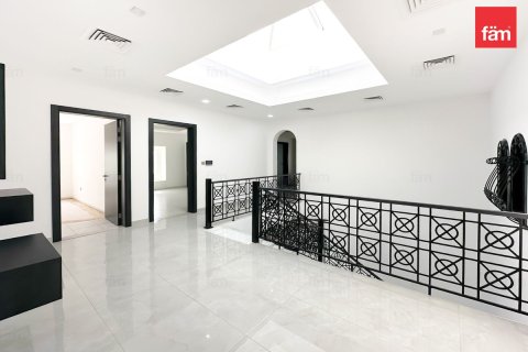 Villa in Al Barsha, Dubai 5 bedrooms, 1543.2 sq.m. № 50081 - photo 18