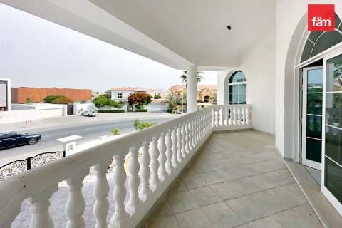 Villa in Al Barsha, Dubai 5 bedrooms, 1543.2 sq.m. № 50081 - photo 22