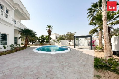 Villa in Al Barsha, Dubai 5 bedrooms, 1543.2 sq.m. № 50081 - photo 17
