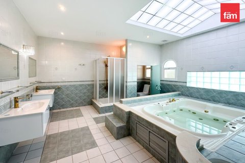 Villa in Al Barsha, Dubai 5 bedrooms, 1543.2 sq.m. № 50081 - photo 20