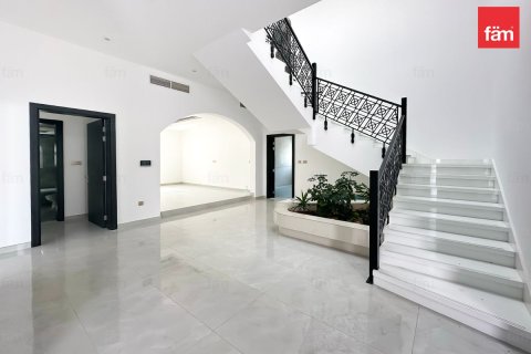 Villa in Al Barsha, Dubai 5 bedrooms, 1543.2 sq.m. № 50081 - photo 3