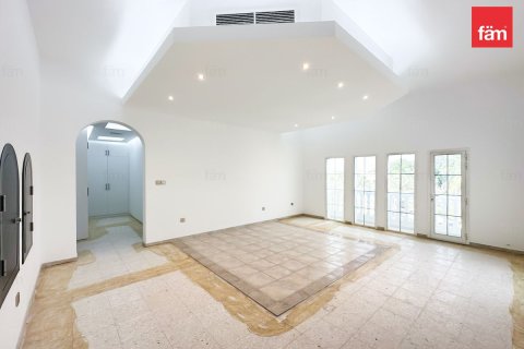Villa in Al Barsha, Dubai 5 bedrooms, 1543.2 sq.m. № 50081 - photo 13