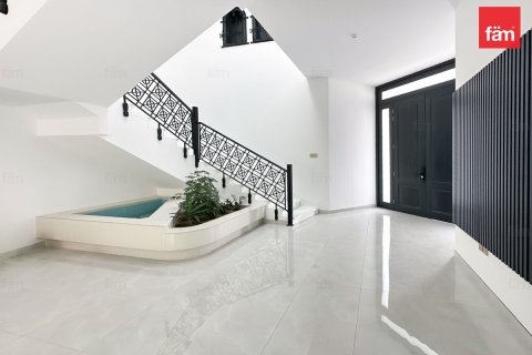 Villa in Al Barsha, Dubai 5 bedrooms, 1543.2 sq.m. № 50081 - photo 21