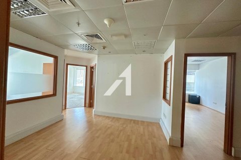 Office in Sheikh Zayed Road, Dubai 124 sq.m. № 101436 - photo 12