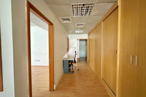 Office in Sheikh Zayed Road, Dubai 124 sq.m. № 101436 - photo 13