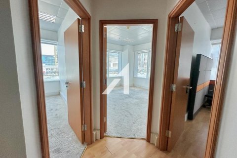 Office in Sheikh Zayed Road, Dubai 124 sq.m. № 101436 - photo 9