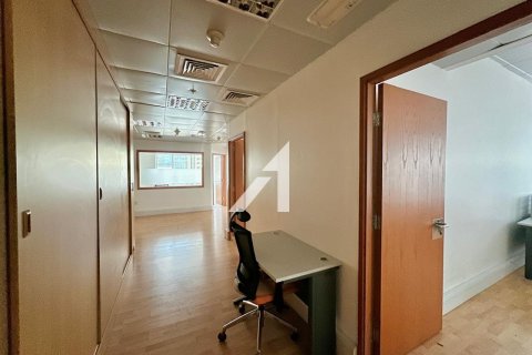 Office in Sheikh Zayed Road, Dubai 124 sq.m. № 101436 - photo 11