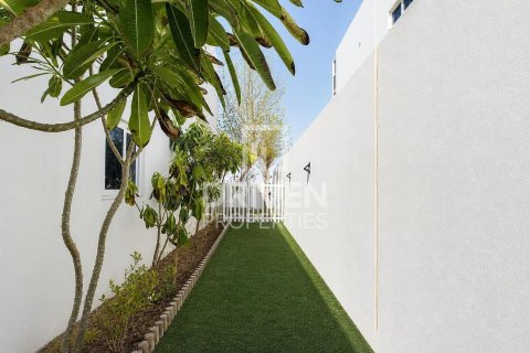 Townhouse in Dubai 3 bedrooms, 176.98 sq.m. № 134179 - photo 22