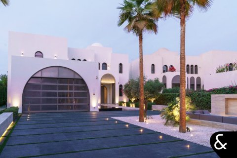 Купить виллу в Jumeirah Islands, Дубай: 4 спальни, 506м², № 78696 - фото 1