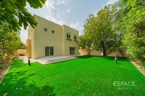 Villa in Meadows, Dubai 3 bedrooms, 155 sq.m. № 122858