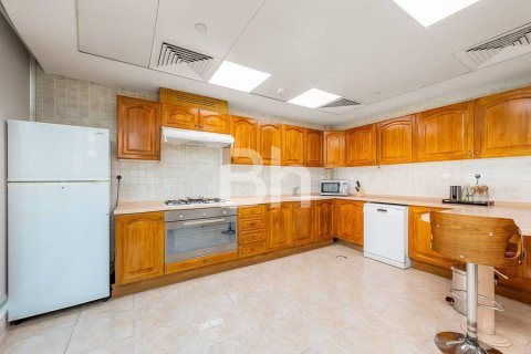 Penthouse in Dubai 4 bedrooms, 495 sq.m. № 23988 - photo 17