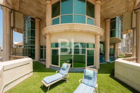 Penthouse in Dubai 4 bedrooms, 495 sq.m. № 23988 - photo 11