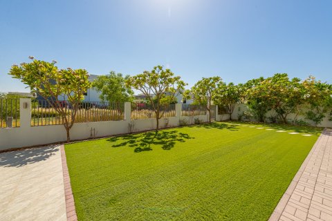 Villa in Dubai Hills Estate, Dubai 5 bedrooms, 348.39 sq.m. № 137318 - photo 3