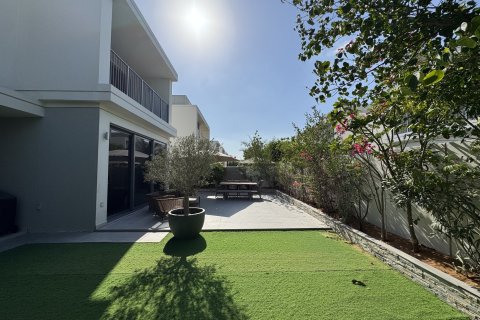 Villa in Dubai Hills Estate, Dubai 3 bedrooms, 409.8 sq.m. № 137316 - photo 2