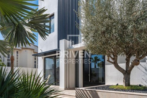 Villa in Umm Al Sheif Villas, Umm Al Sheif, Dubai 7 bedrooms, 743.22 sq.m. № 135933