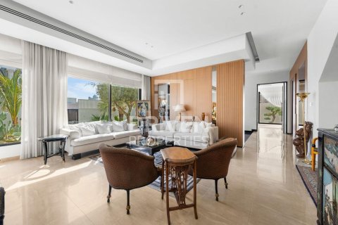 Villa in Umm Al Sheif Villas, Umm Al Sheif, Dubai 7 bedrooms, 743.22 sq.m. № 135933 - photo 5