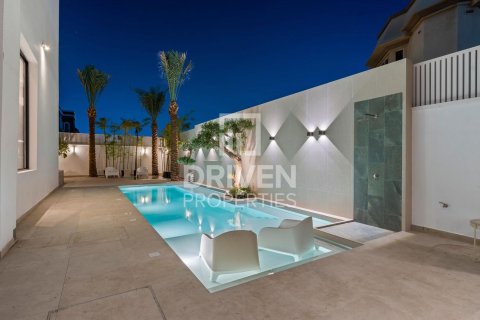 Villa in Umm Al Sheif Villas, Umm Al Sheif, Dubai 7 bedrooms, 743.22 sq.m. № 135933 - photo 27