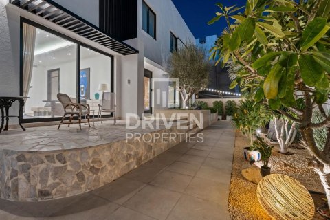 Villa in Umm Al Sheif Villas, Umm Al Sheif, Dubai 7 bedrooms, 743.22 sq.m. № 135933 - photo 24