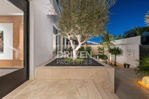 Villa in Umm Al Sheif Villas, Umm Al Sheif, Dubai 7 bedrooms, 743.22 sq.m. № 135933 - photo 23
