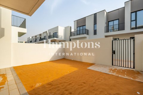 Снять в аренду таунхаус в Dubai South (Dubai World Central), Дубай: 3 спальни, 141.03976042м², № 70972 - фото 2