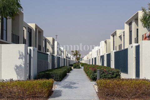 Снять в аренду таунхаус в Al Manara, Jumeirah Village Triangle, Дубай: 3 спальни, 173.99988676м², № 70970 - фото 2