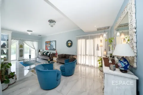 Villa in Meadows, Dubai 4 bedrooms, 540 sq.m. № 122761 - photo 4