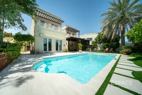 Villa in Meadows, Dubai 4 bedrooms, 540 sq.m. № 122761 - photo 2